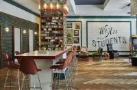 Graduate by Hilton Lincoln - bar