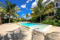 Azura Boutique Apartments - 2-Star