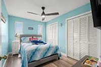 3Br Waterfront • Hot Tub + Dock • Kayaks • Bikes - 3-Star
