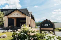 Laurel Lake Placid - Mountain view