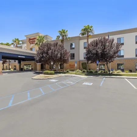 Hampton Inn & Suites Lancaster