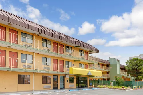Days Inn by Wyndham El Paso I-10 East - Layanan Antar-Jemput