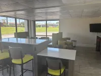 Clarion Pointe - breakfast