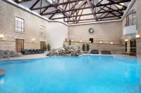 Delta Hotels Tudor Park Country Club - Pools