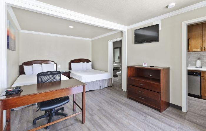 Le Blanc Inn & Suites