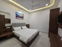 Shree Radha Raman Sarkar Dham - petit déjeuner