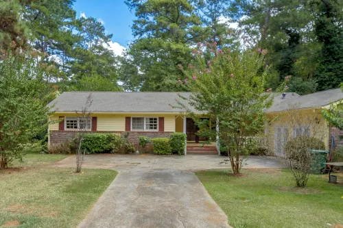 Atlanta Area Home w/ Yard: Great for Families! - Wifi