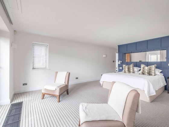 Charming 6 Bed Family Retreat in Ascot By Tempstay