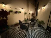 Base Hostel - Hostels
