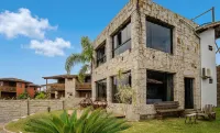 Cozy Ground Floor Studio at Praia do Rosa Prn0001 - Wifi