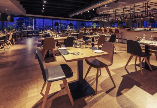 머큐어 호텔 조식 뷰 혹은 로비