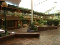 Mayfair Plaza Motel and Apartments
