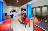 Holiday Inn Express & Suites Hesperia