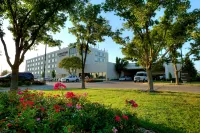 DoubleTree by Hilton Hotel Wichita Airport Hotels near Academy Sports + Outdoors