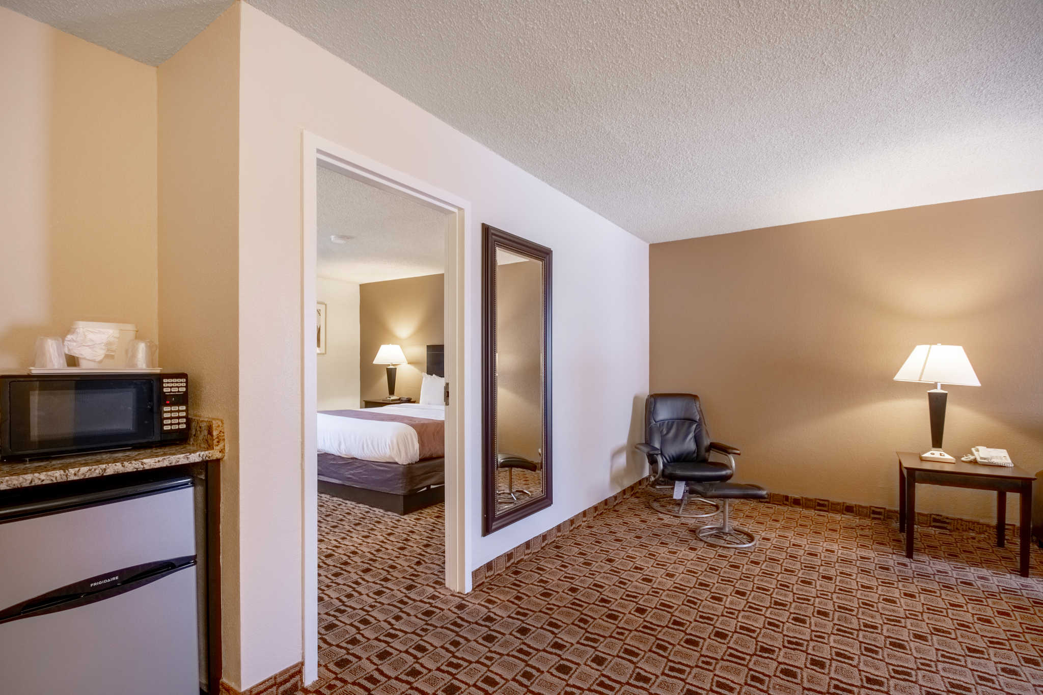 Quality Suites Airport Wichita