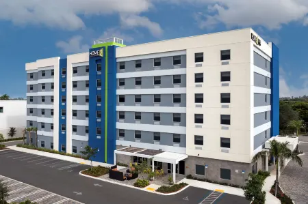 Home2 Suites by Hilton Miami Doral West Airport Отели рядом с достопримечательностью «Трамп Нешнел Дорал Майами»