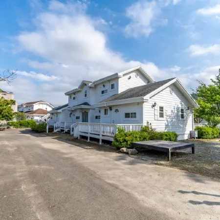 Sokcho Sorak Landscape Pension Отели рядом с достопримечательностью «Галерея «Ферма медведей Тэдди»»