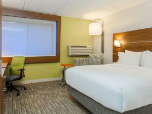 Holiday Inn Express Milwaukee-West Medical Center