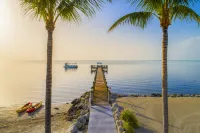Islander Resort - Beach