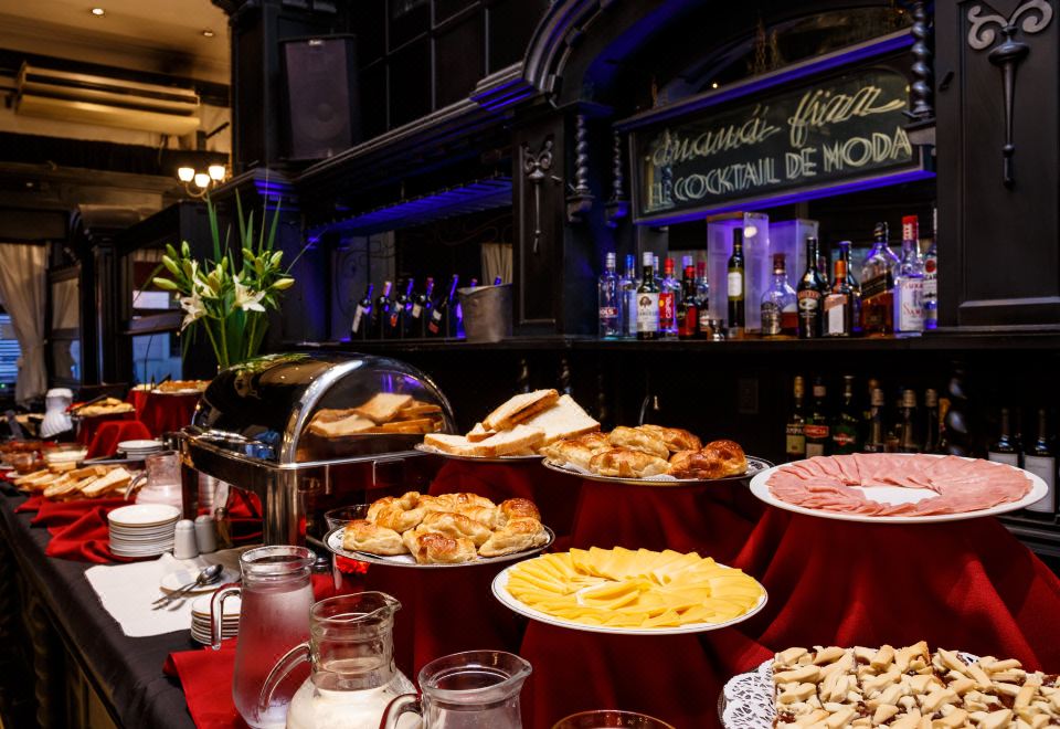 2. 유니크 팔라시오..