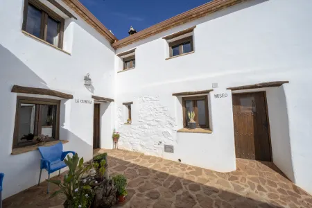 Romantic House for 2 or 4 People with Jacuzzi