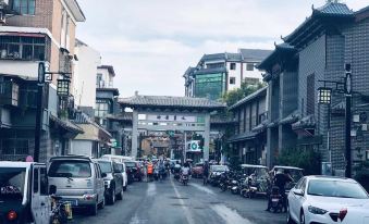 Luoyang Ayong Homestay (Lijingmen Cross Street Luoyi Ancient City Branch)