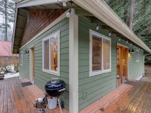 Mt Baker Lodging Cabin 64 – Frpl, Wifi, Sleeps 6! by Mbl