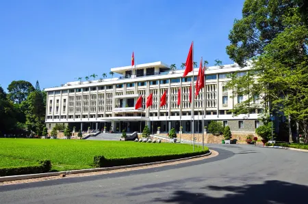 Queen Central Apartment Hotel