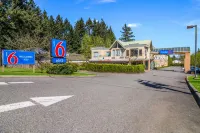 Motel 6 Surrey, BC