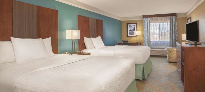 La Quinta Inn & Suites by Wyndham Elizabethtown Hotels in Hardin County