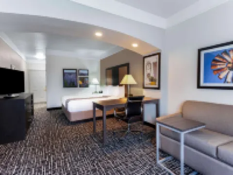 La Quinta Inn & Suites by Wyndham Seguin Hotels in Seguin