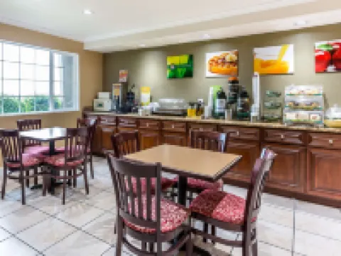 近赫斯特城堡凱藝酒店 聖路易斯－奧比斯波縣酒店