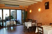 Hostal la Fuente فنادق في Barbastro