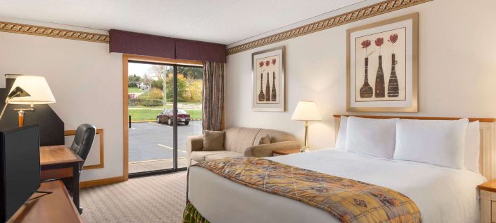 Travelodge by Wyndham Owen Sound Hotels in Grey County
