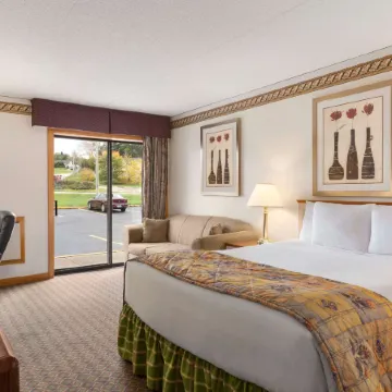 Travelodge by Wyndham Owen Sound