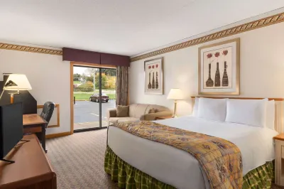 Travelodge by Wyndham Owen Sound Các khách sạn ở Eo biển Owen