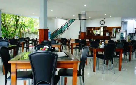 Demuon Hotel Отели в г. Танджунгпандан