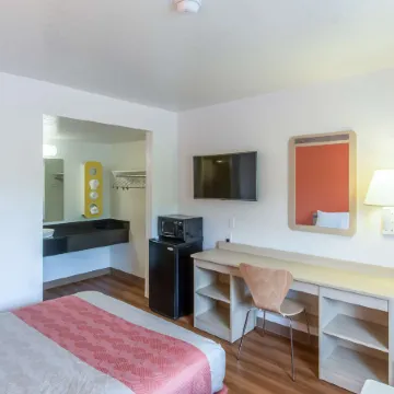 Motel 6 Redding, CA - North