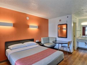 Motel 6 Tewksbury, MA - Boston