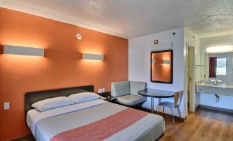 Motel 6 Tewksbury, MA - Boston