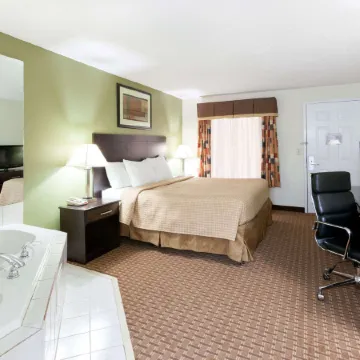 Super 8 by Wyndham Decatur/Dntn/Atlanta Area