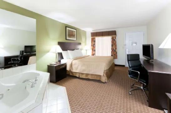 Super 8 by Wyndham Decatur/Dntn/Atlanta Area Hotels near Decatur Station