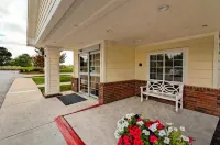 Hometowne Studios & Suites Bentonville