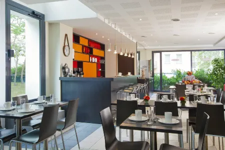 Residhome Nancy Lorraine Отели рядом с достопримечательностью «Basilique Notre-Dame-de-Lourdes»