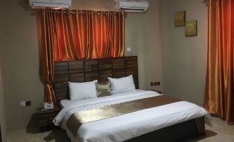 Momak 4 Hotel & Suites