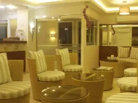 Ridgecrest Gardens Hotel Các khách sạn gần Trung tâm mua sắm Harbor Point