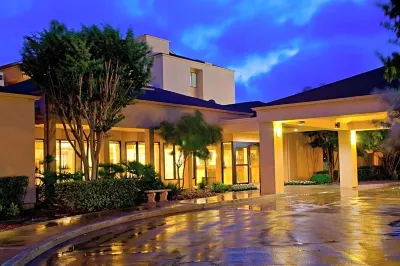 Courtyard San Antonio Airport Hotels near Alamo Quarry Market