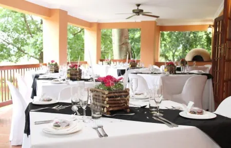 Monchique Boutique Guest House Отели в г. Крюгерсдорп