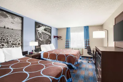 Super 8 by Wyndham Lenexa Overland Park/Mall Area Hôtels à : Lenexa