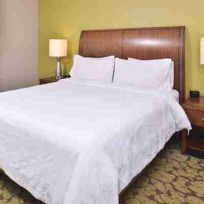 Hilton Garden Inn Indianapolis/Carmel Rooms